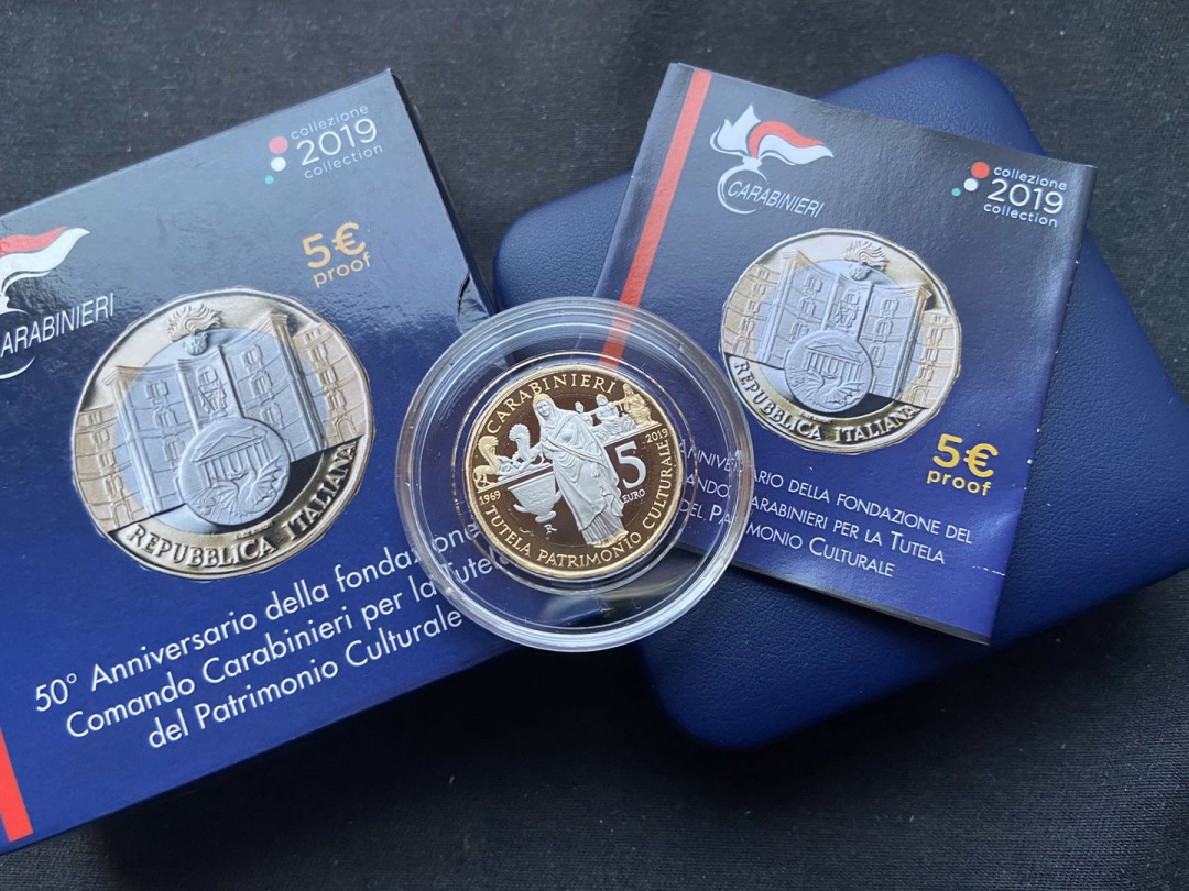 【币观天下】第九十九期钱币拍卖 【意大利】意大利2019年5欧元精致纪念币证卡拉比尼里文化遗产