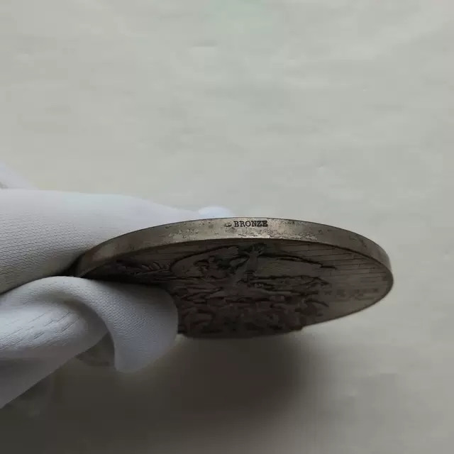 麦朵尔俱乐部第20场拍卖 1905年凯旋门浮雕军事镀银铜章