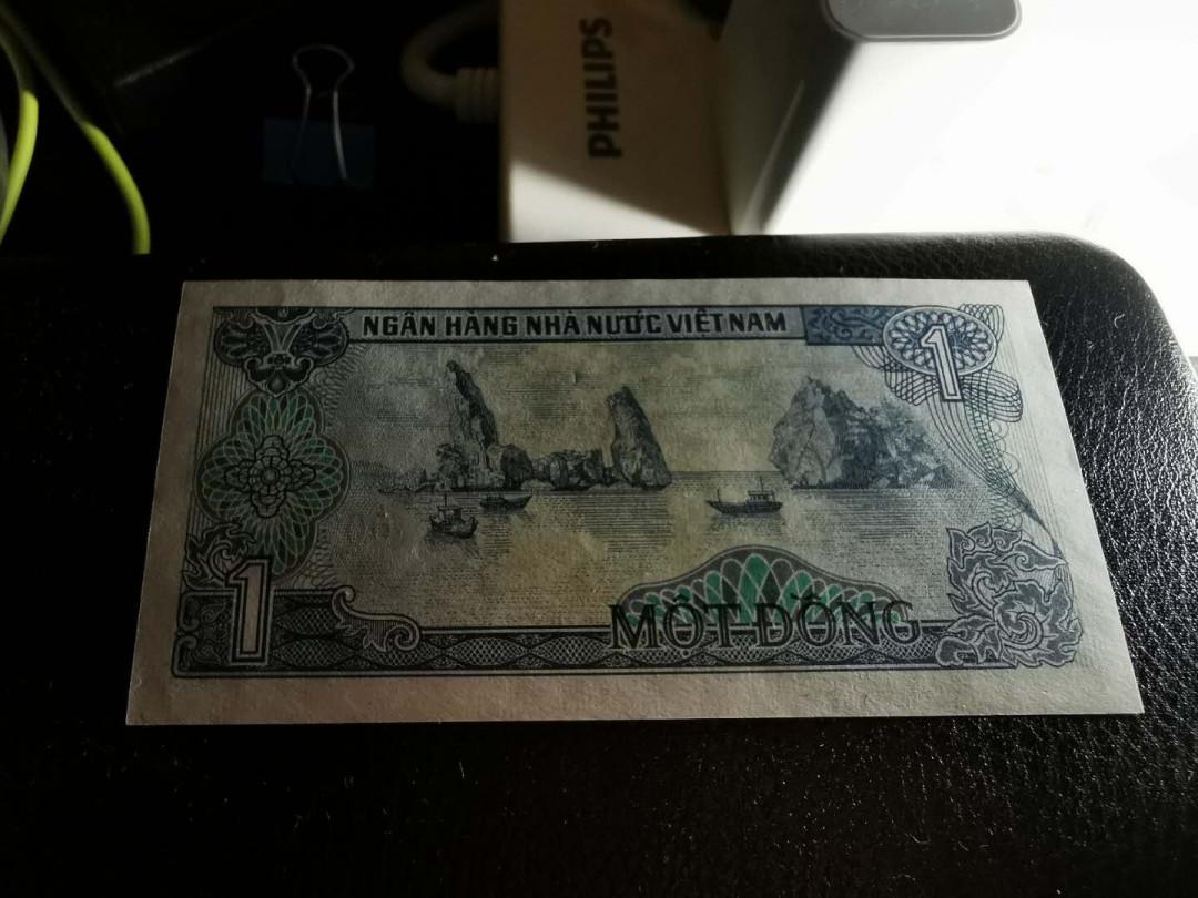 【鲸贝乐淘】千字文·第“赖及万方 ”号拍卖 【越南🇻🇳 票样】1985年1盾票样样币，AUNC ，品相如图，哈哈终于会拍测光图了