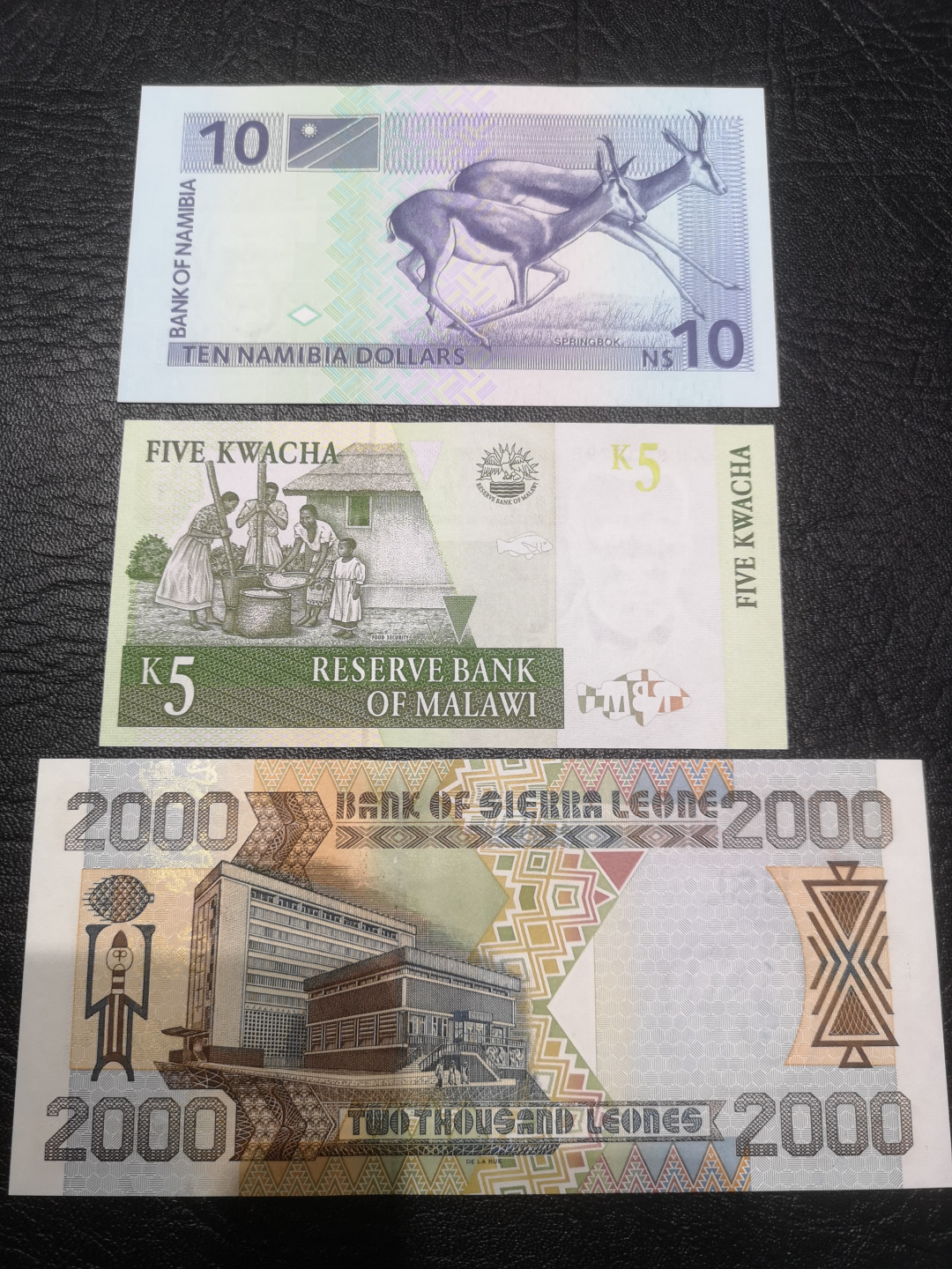 《外钞收藏家》第七十六期拍卖 6张杂钞 各有特点 全新unc