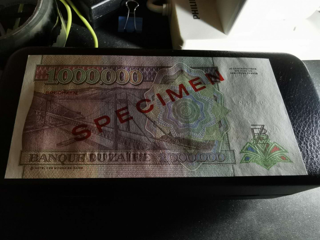 【鲸贝乐淘】千字文·第“赖及万方 ”号拍卖 【扎伊尔】100万票样样币，全新全品UNC 