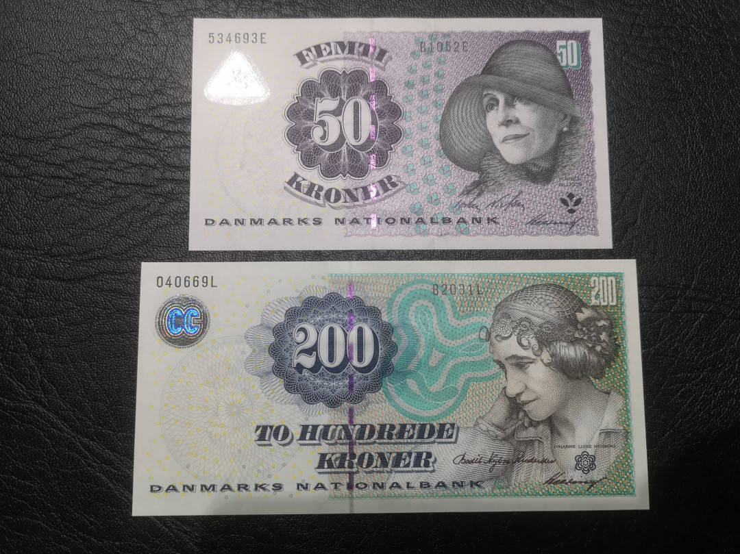 《外钞收藏家》第七十六期拍卖 丹麦浮雕版200和50 全新unc