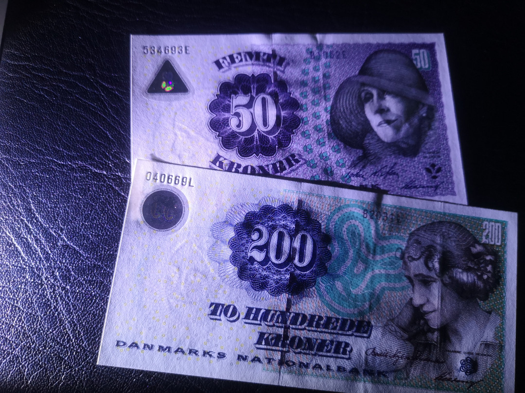 《外钞收藏家》第七十六期拍卖 丹麦浮雕版200和50 全新unc