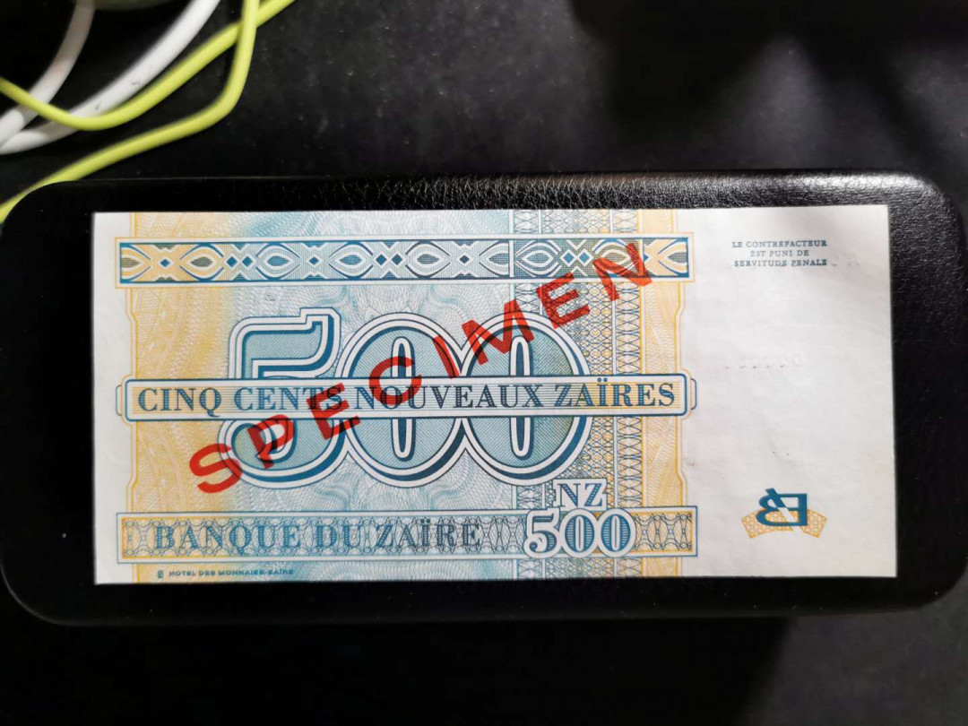 【鲸贝乐淘】千字文·第“赖及万方 ”号拍卖 【扎伊尔】500元票样样币，全新全品UNC ，品相如图，一角有小折痕