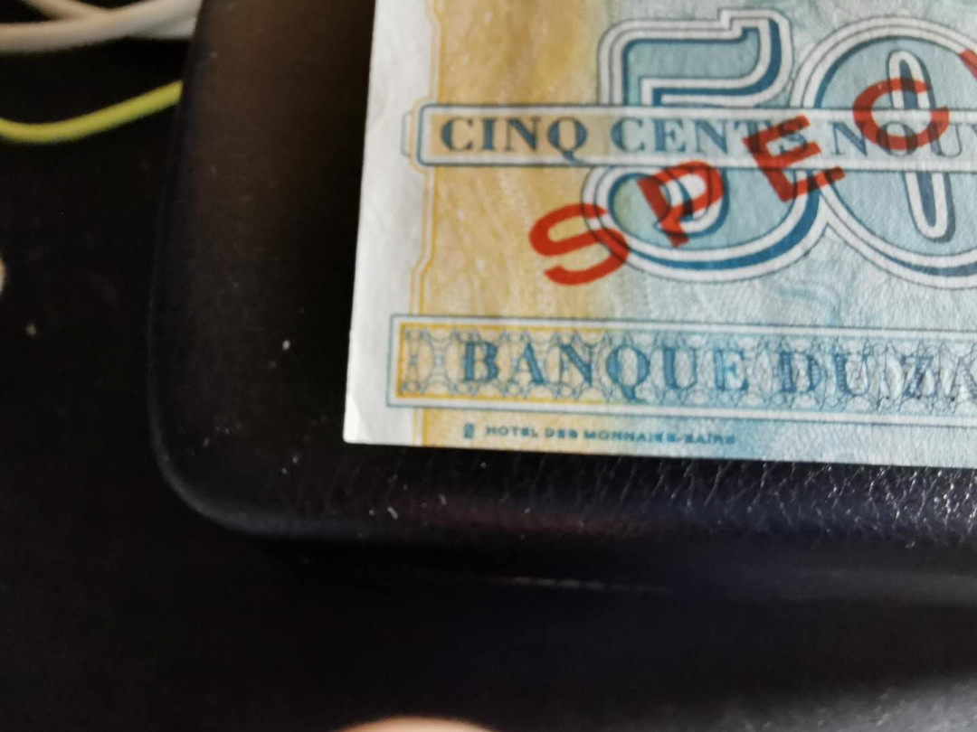 【鲸贝乐淘】千字文·第“赖及万方 ”号拍卖 【扎伊尔】500元票样样币，全新全品UNC ，品相如图，一角有小折痕