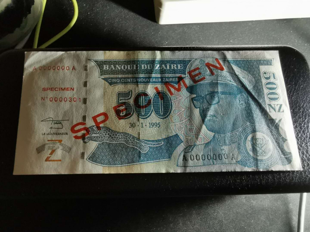 【鲸贝乐淘】千字文·第“赖及万方 ”号拍卖 【扎伊尔】1995年500元票样样币，前面多有折痕，品相如图