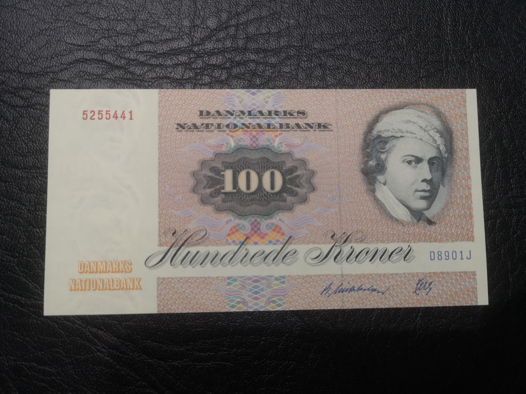 《外钞收藏家》第七十六期拍卖 丹麦1990年100克朗  色彩斑斓的蛾子 au品相 
