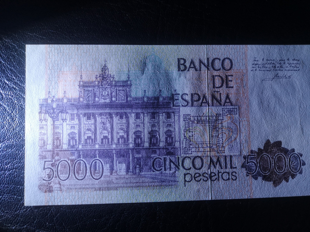 《外钞收藏家》第七十六期拍卖 1979年西班牙5000  背面非常漂亮的色彩 全新绝品
