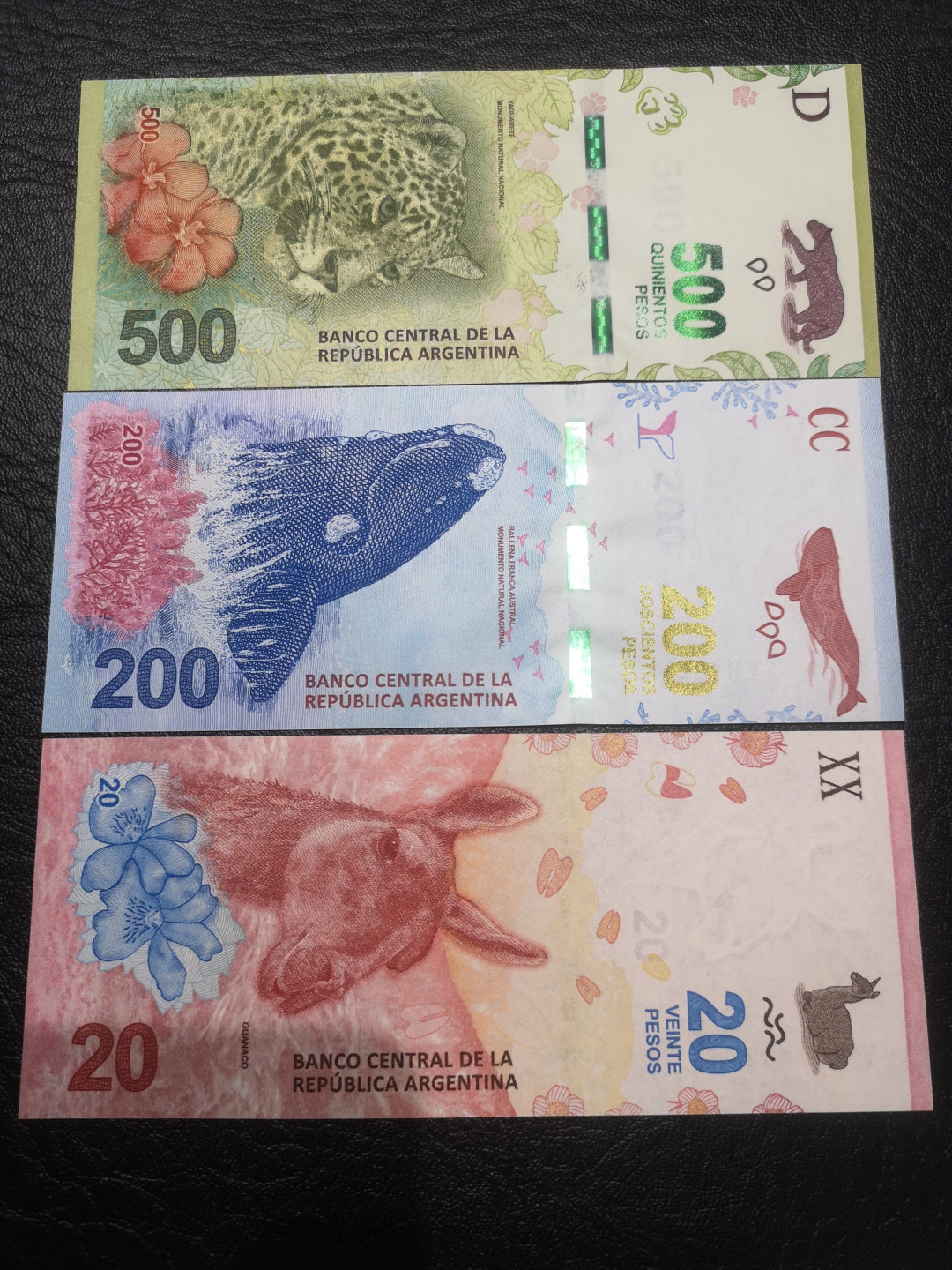 《外钞收藏家》第七十六期拍卖 阿根廷最新版500、200、20三张 小套  张张设计精美  全新绝品