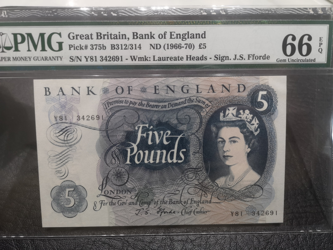 《外钞收藏家》第七十六期拍卖 英国C序列5镑 pmg66  经典版