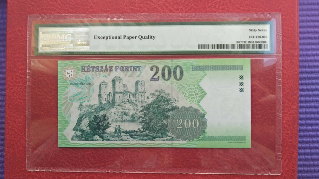 《外钞收藏家》第七十六期拍卖 匈牙利2006年200pmg67和500福林pmg66 一共两张
