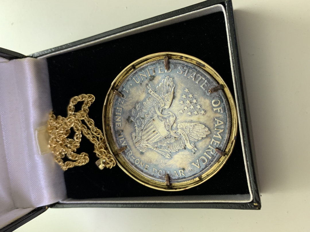 CSIS-GREAT评级精品钱币拍卖第二十八期 美国2002年摩根造币厂猫王逝世25周年彩色镶钻石镀金银币项链挂饰