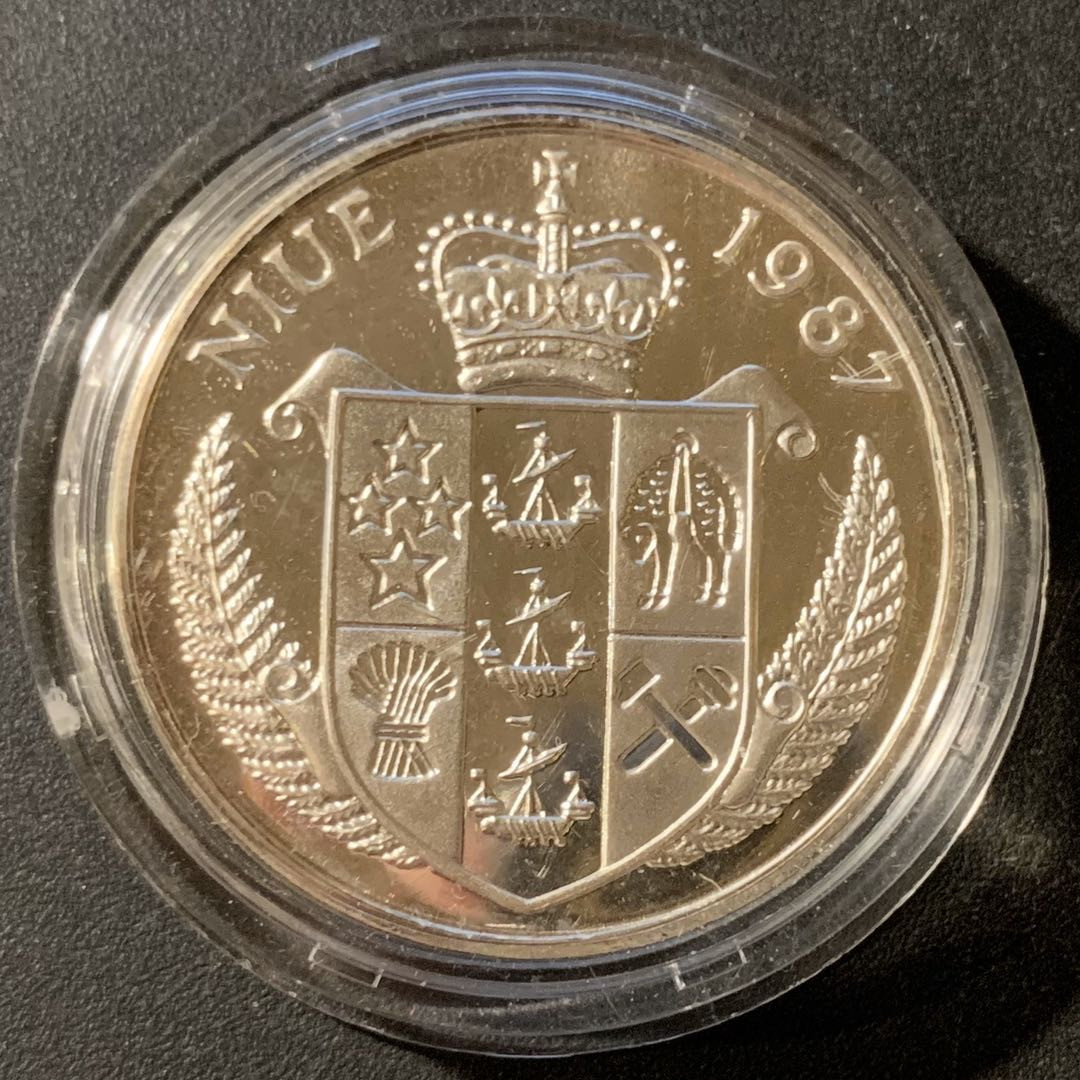 紫瑗钱币—微拍第33期  纽埃 1987年 网球 贝克尔 50元 银币 27.1克 0.925银 精制