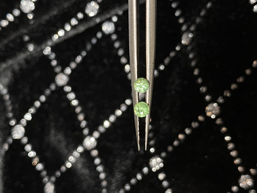 【3月14日 裸石、银饰、18K首饰】HH GEMS 3月综合拍卖特辑 天然沙弗莱 一对裸石0.28克拉 单颗直径约3.3毫米 适合做迷你耳钉