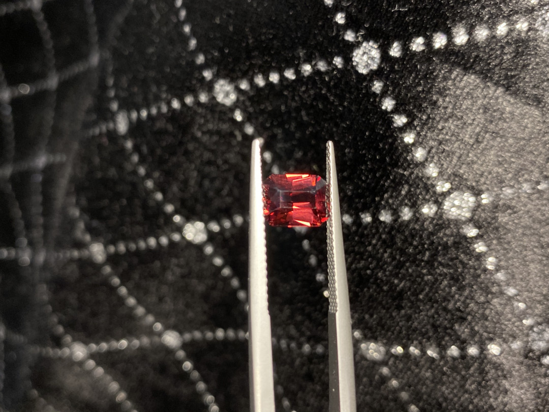 【3月14日 裸石、银饰、18K首饰】HH GEMS 3月综合拍卖特辑 天然红石榴 1.86克拉 裸石 无证书