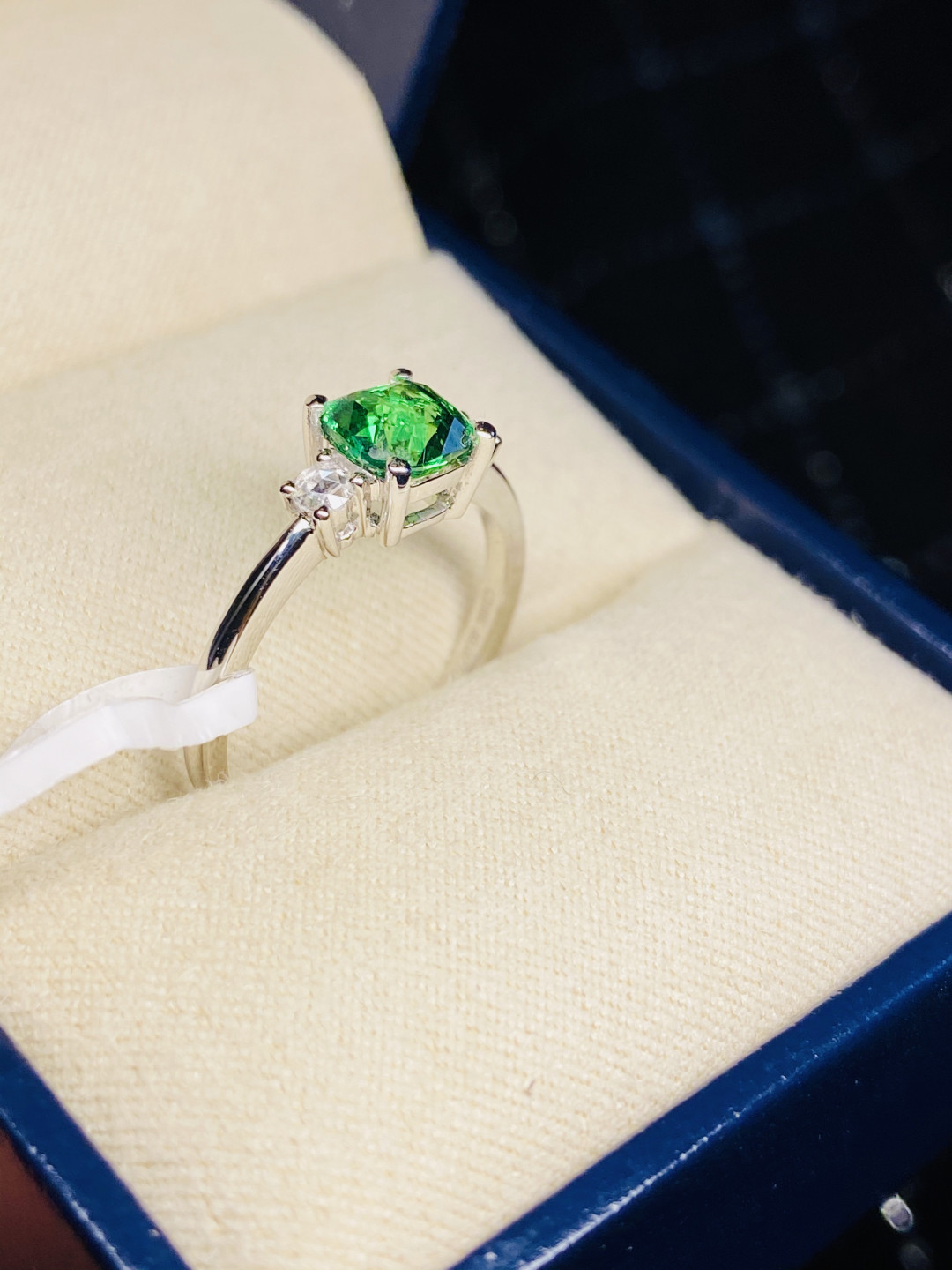 【3月14日 裸石、银饰、18K首饰】HH GEMS 3月综合拍卖特辑 18K金成品戒指 天然沙弗莱1.0克拉主石+ 天然钻石 含证书 免费改圈号