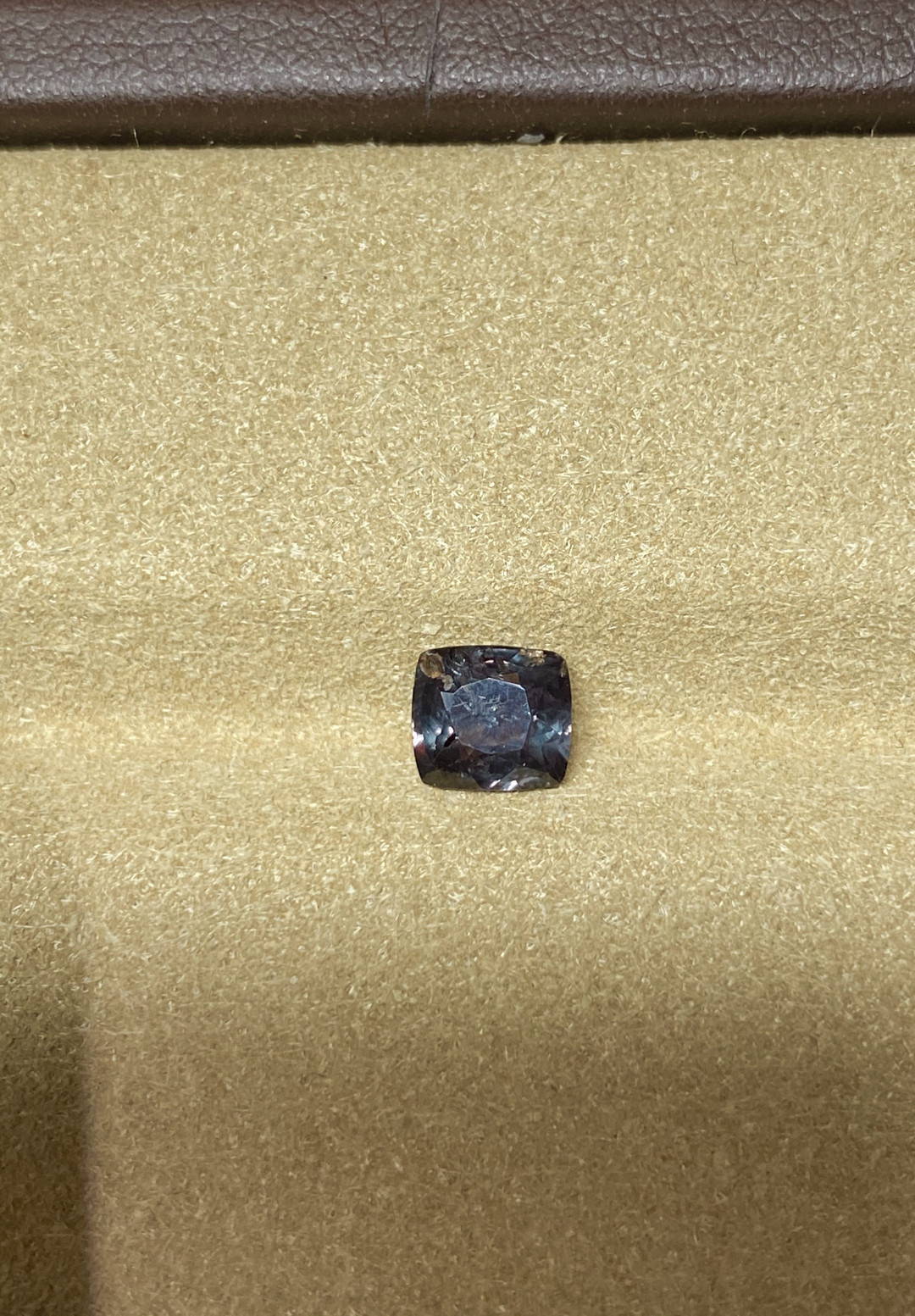 【3月14日 裸石、银饰、18K首饰】HH GEMS 3月综合拍卖特辑 行家入 变色石榴石 1.15克拉 有包体表面可见 别处无寻