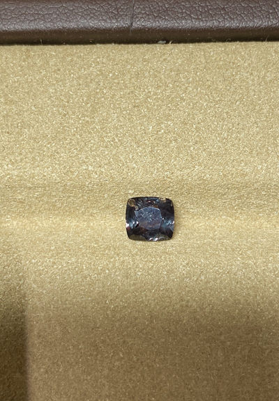【3月14日 裸石、银饰、18K首饰】HH GEMS 3月综合拍卖特辑 - 行家入 变色石榴石 1.15克拉 有包体表面可见 别处无寻