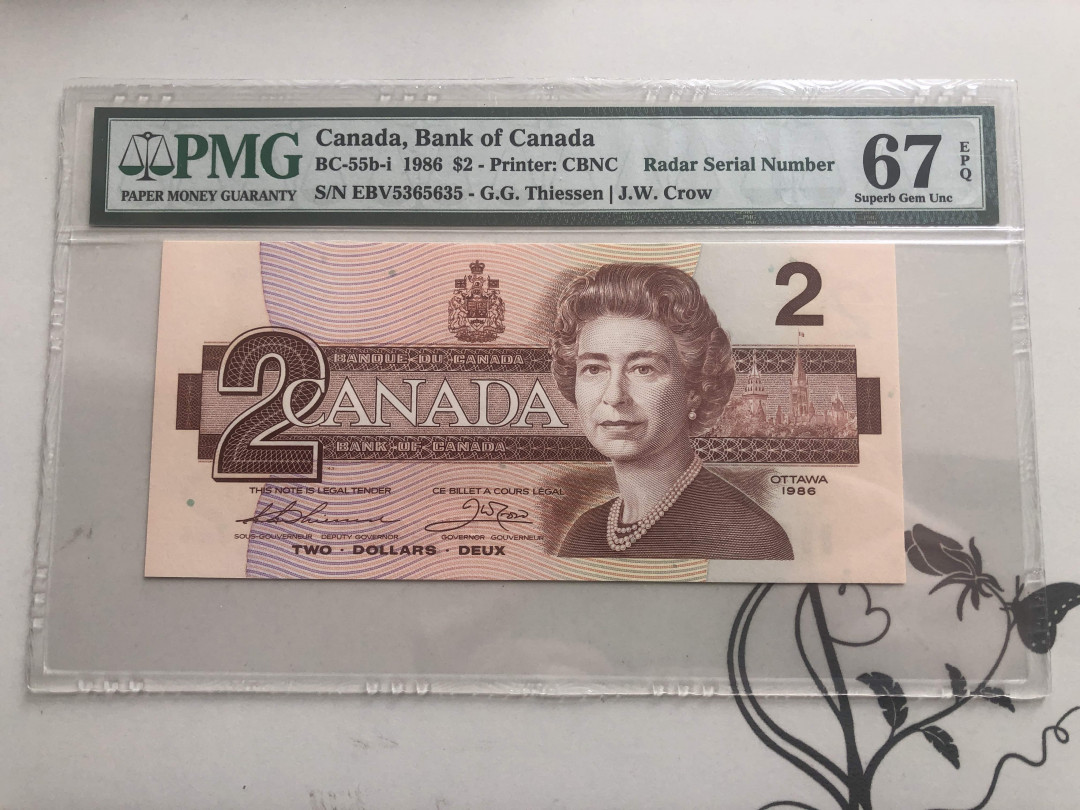 【收藏联盟】第127期拍卖——花神迎春（共50拍） 【雷达号】加拿大 1986年 2元 PMG67EPQ 鸟版高分 女王