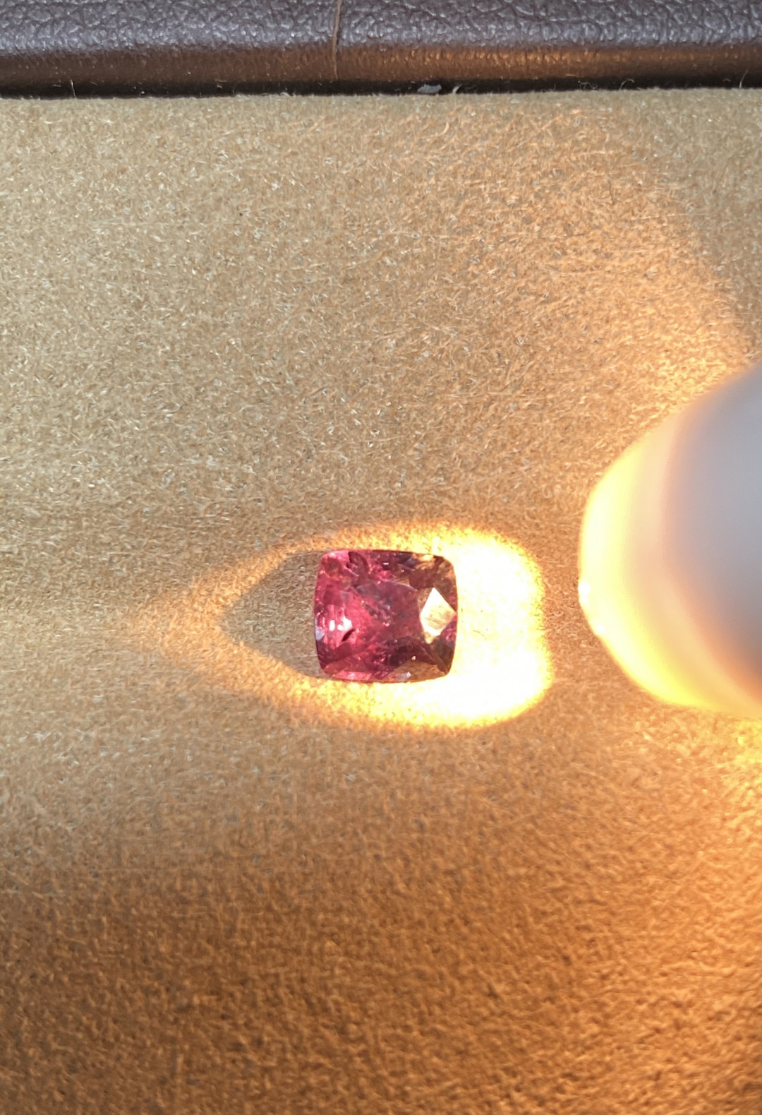 【3月14日 裸石、银饰、18K首饰】HH GEMS 3月综合拍卖特辑 行家入 变色石榴石 1.15克拉 有包体表面可见 别处无寻