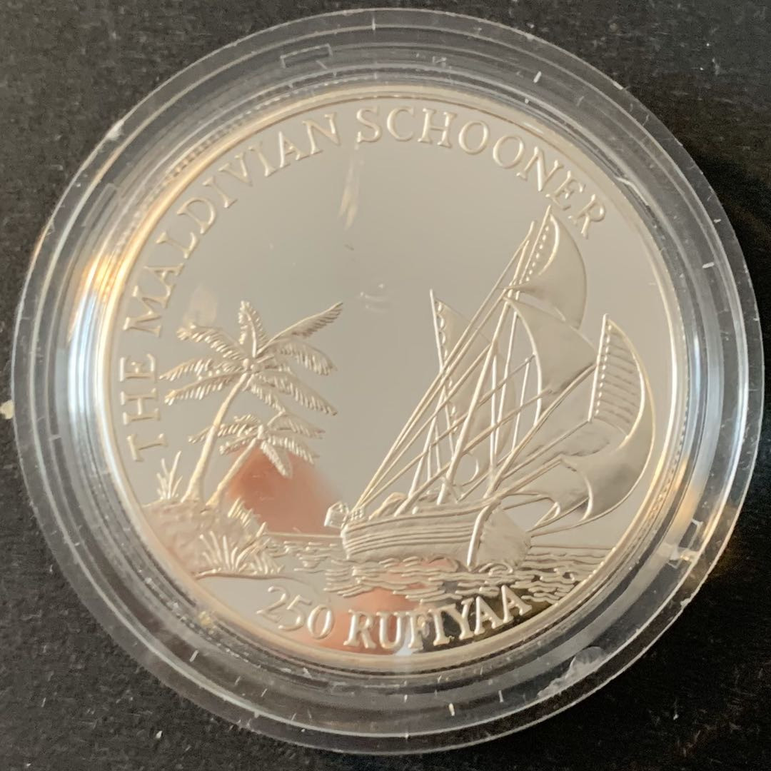 紫瑗钱币—微拍第36期  马尔代夫 1990年 航海系列 迪维希号帆船 250拉菲亚 31.47克 0.925银 精制