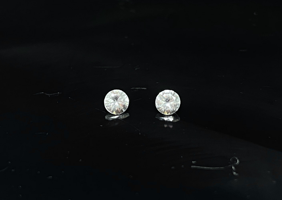 【3月21日 多种裸石、银饰】HH GEMS 3月综合拍卖特辑 天然白色蓝宝石 一对裸石0.25克拉 单颗直径约3毫米 适合做迷你耳钉