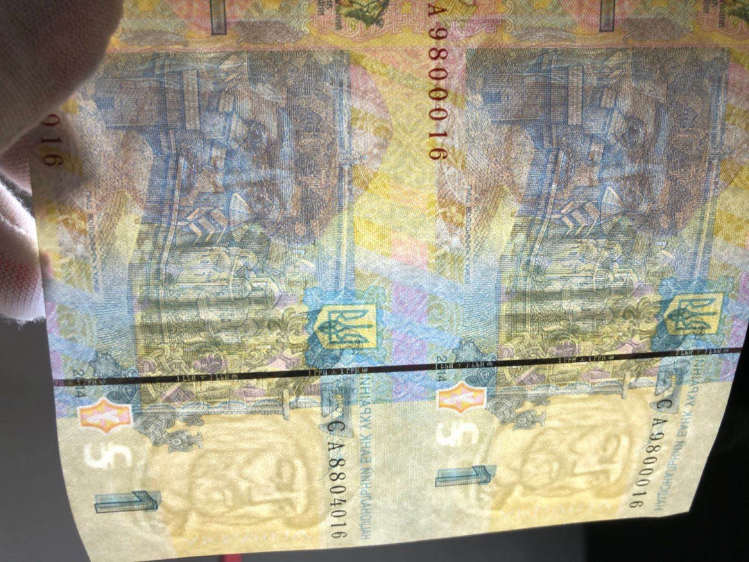 【鲸贝乐淘】千字文·第“四大五常”号拍卖 【乌克兰】 1格里夫纳 两联体钞 外国纸币收藏  全新 （有轻微折痕，见图）