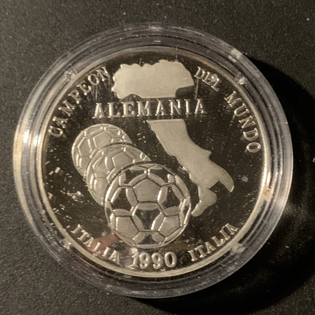 紫瑗钱币—微拍第37期  古巴 1990年 意大利世界杯  5比索 16克 0.999银 精制