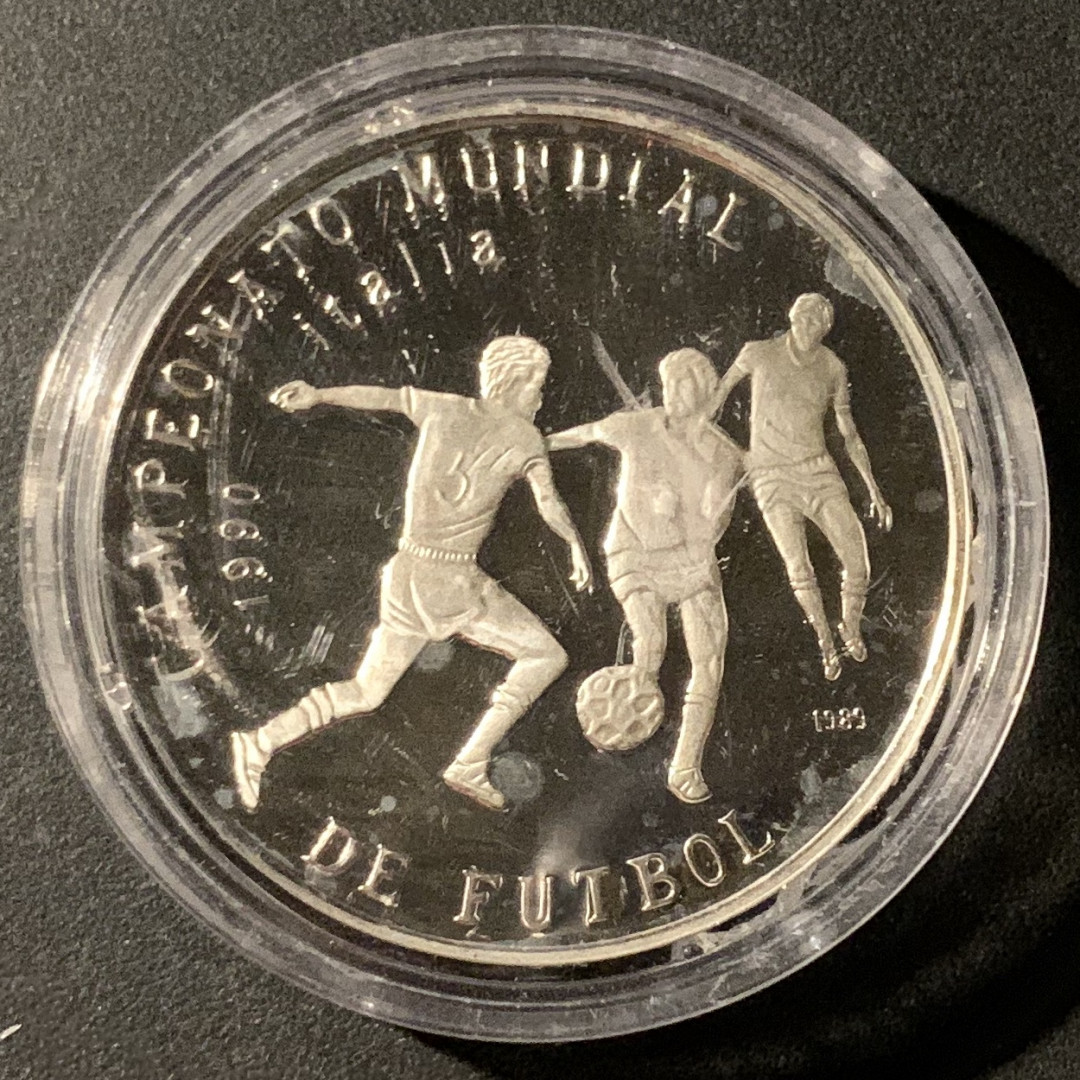紫瑗钱币—微拍第37期  古巴 1989年 意大利世界杯  三位运动员 5比索 16克 0.999银 精制