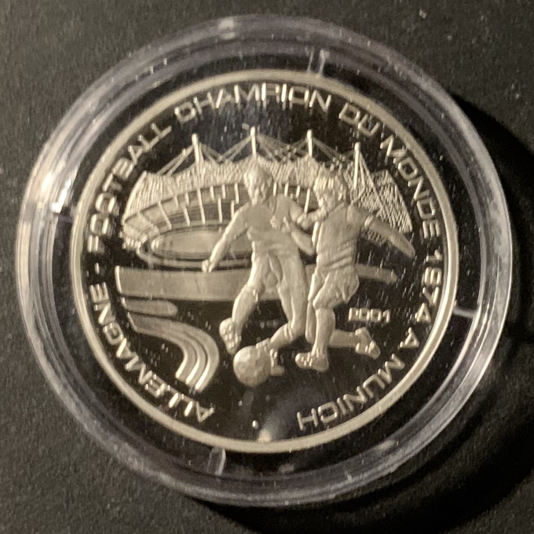 紫瑗钱币—微拍第37期  贝宁 2001年 74年世界杯夺冠 1000法郎 15克  银币 精制