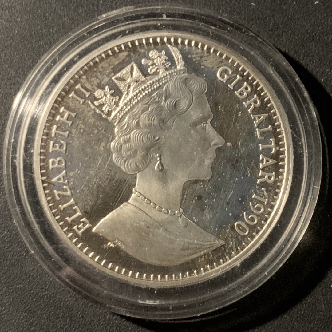 紫瑗钱币—微拍第37期  直布罗陀 1990年 世界杯 争球 1克朗 28.28克 0.925银 精制