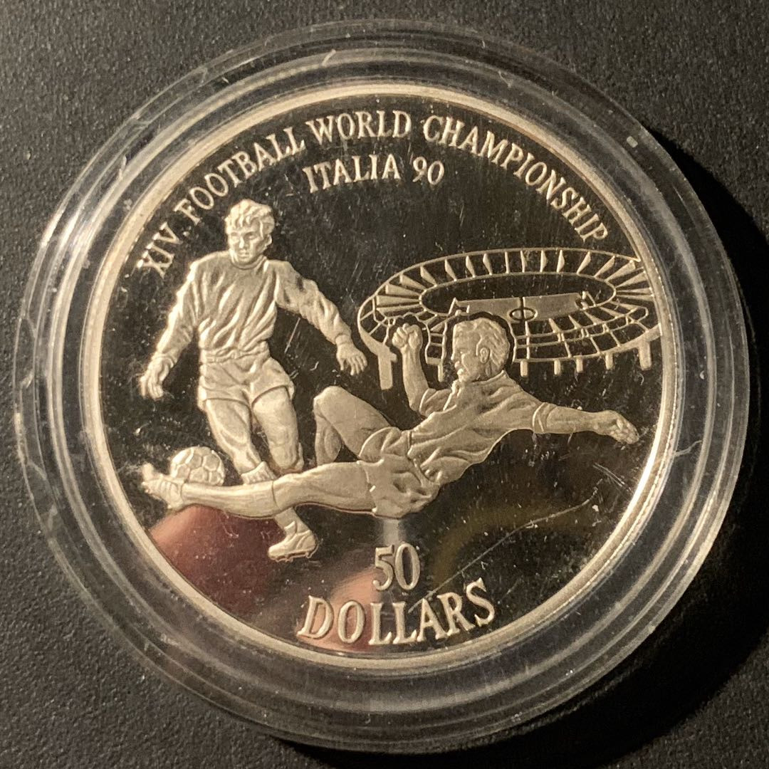 紫瑗钱币—微拍第37期  库克群岛 1990年 意大利世界杯 铲球 50元  28.3克 0.925银 精制