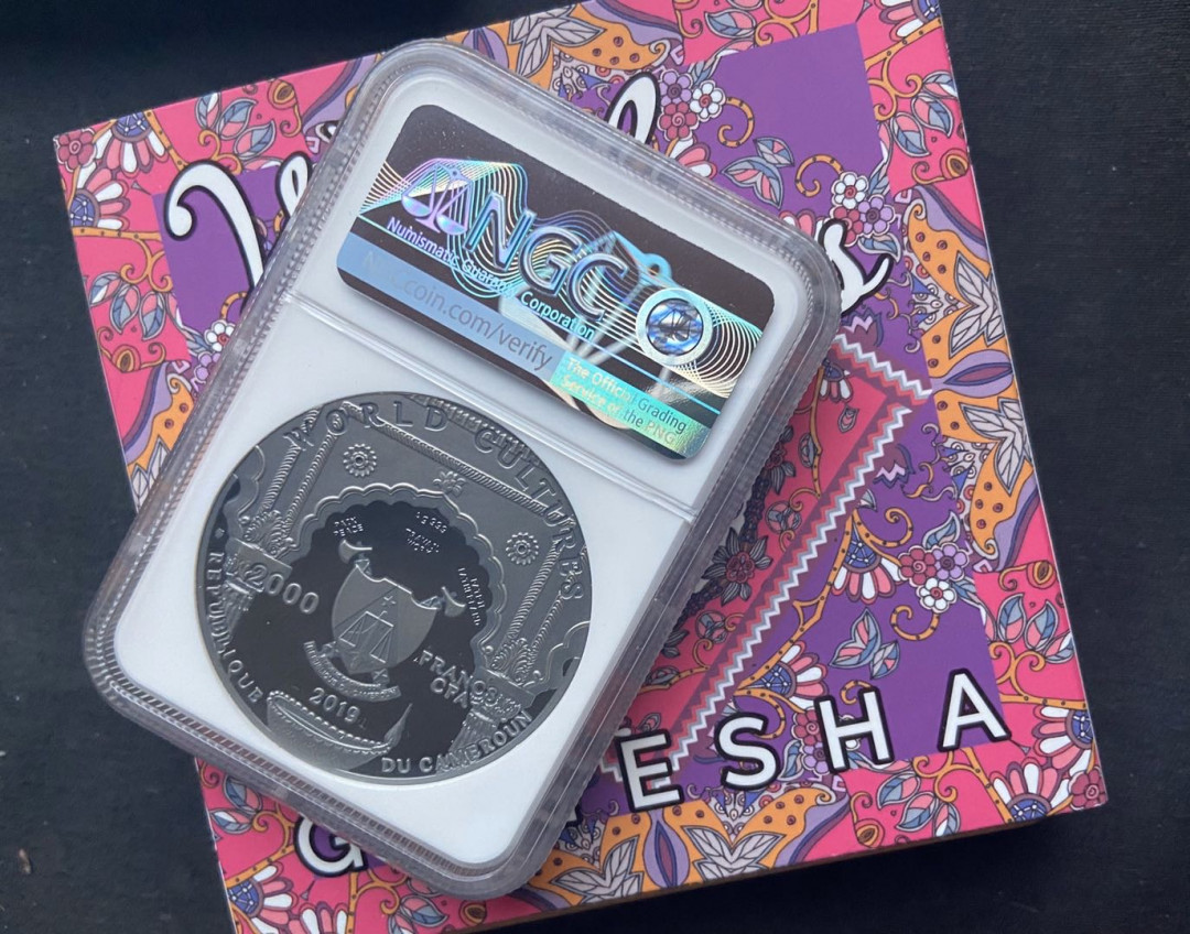 【币观天下】第101期钱币拍卖 【喀麦隆】高浮雕系列镶嵌绿石之象神【蓝标ngc70】