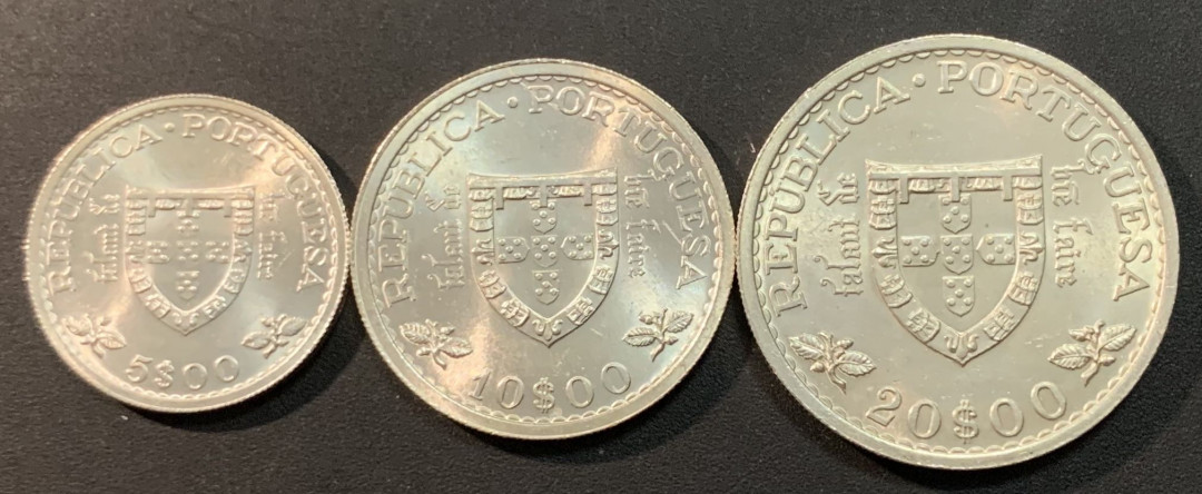 紫瑗钱币—微拍第38期  葡萄牙 1960年 亨利王子500周年  5 10 20埃斯库多 三枚一套 共40.5克 0.835银