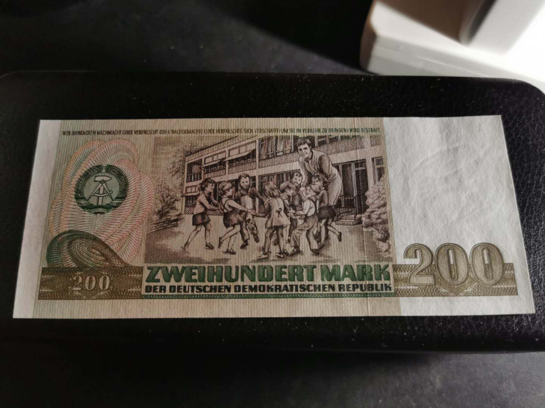 【鲸贝乐淘】千字文·第“恭惟鞠养”号拍卖 【民主德国】1985年200马克，全新全品UNC 