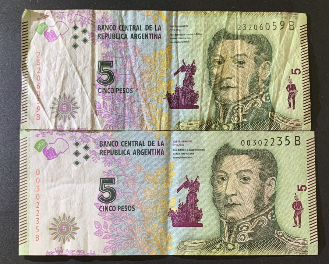 紫瑗钱币—微拍第39期—纸币场 阿根廷 2015版 5比索 2枚一组 流通品