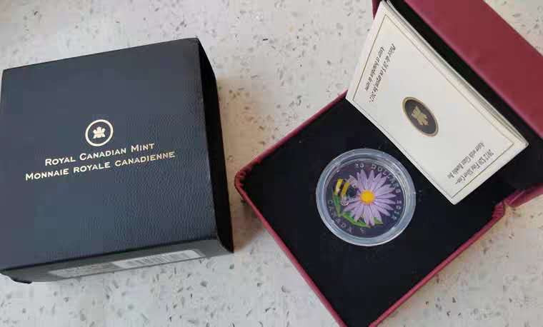 【币观天下】第101期钱币拍卖 加拿大2012年蜜蜂鲜花立体镶嵌银币