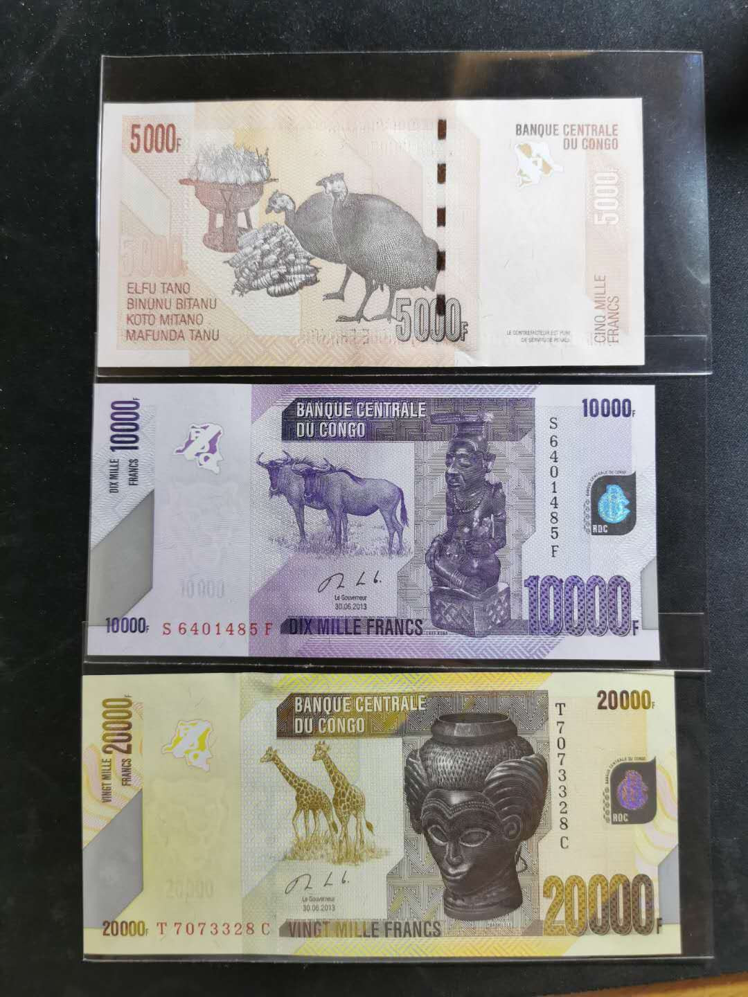 【鲸贝乐淘】千字文·第“岂敢毁伤”号拍卖 【刚果】2013年5000.10000.20000三张，全新全品UNC,5000有一角小软折，2000有捆印 