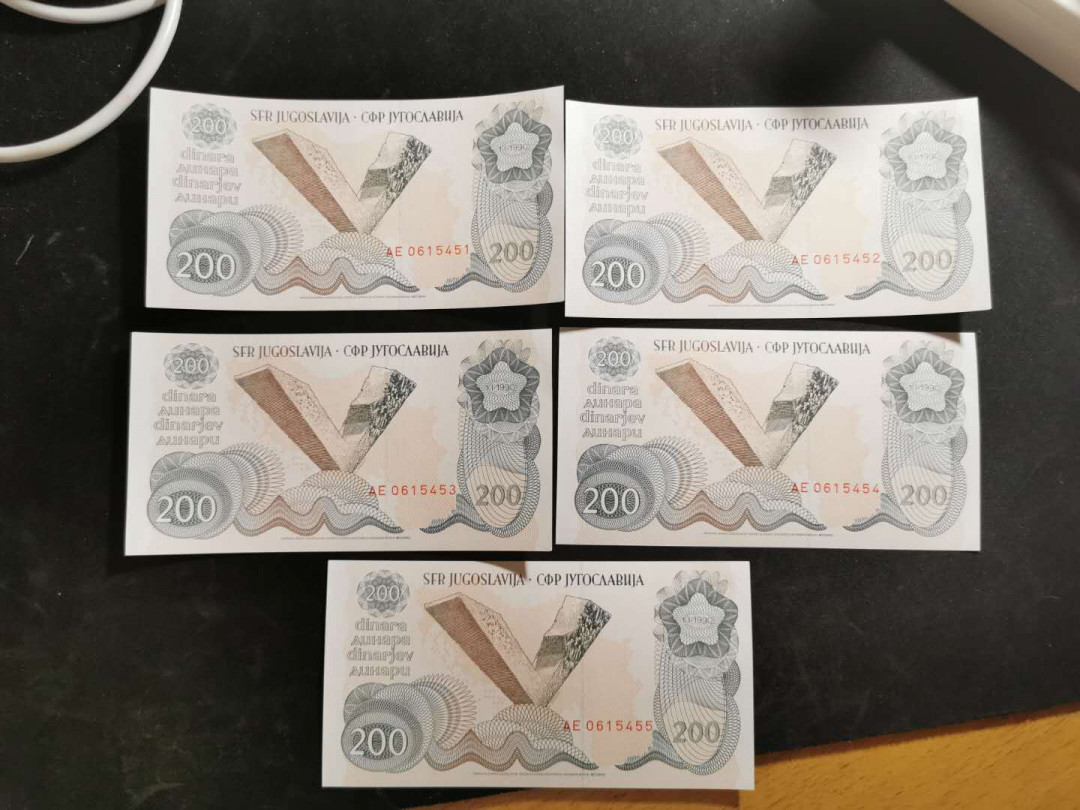 【鲸贝乐淘】千字文·第“岂敢毁伤”号拍卖 【南斯拉夫】1990年200第纳尔，5连号，全新全品UNC 