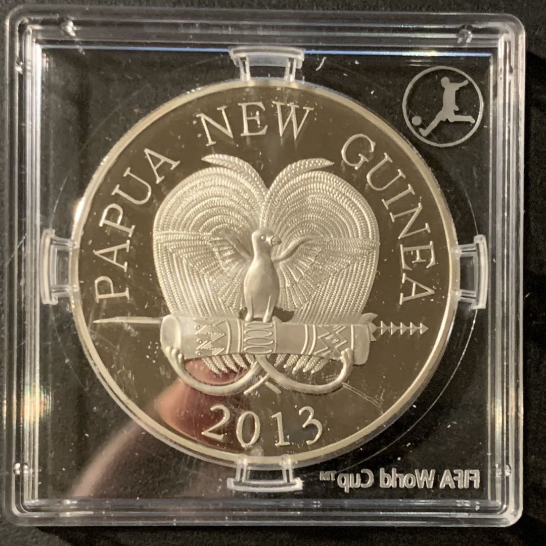 紫瑗钱币—微拍第41期  巴布亚新几内亚 2013年 巴西世界杯 5基那 彩色银币 20克 0.925银 精制