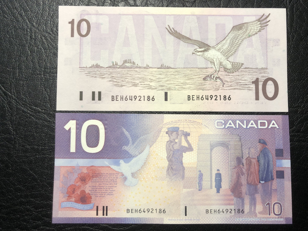 《外钞收藏家》第七十七期拍卖 加拿大旅版 10、鸟版10 两张 全同号 全新绝品