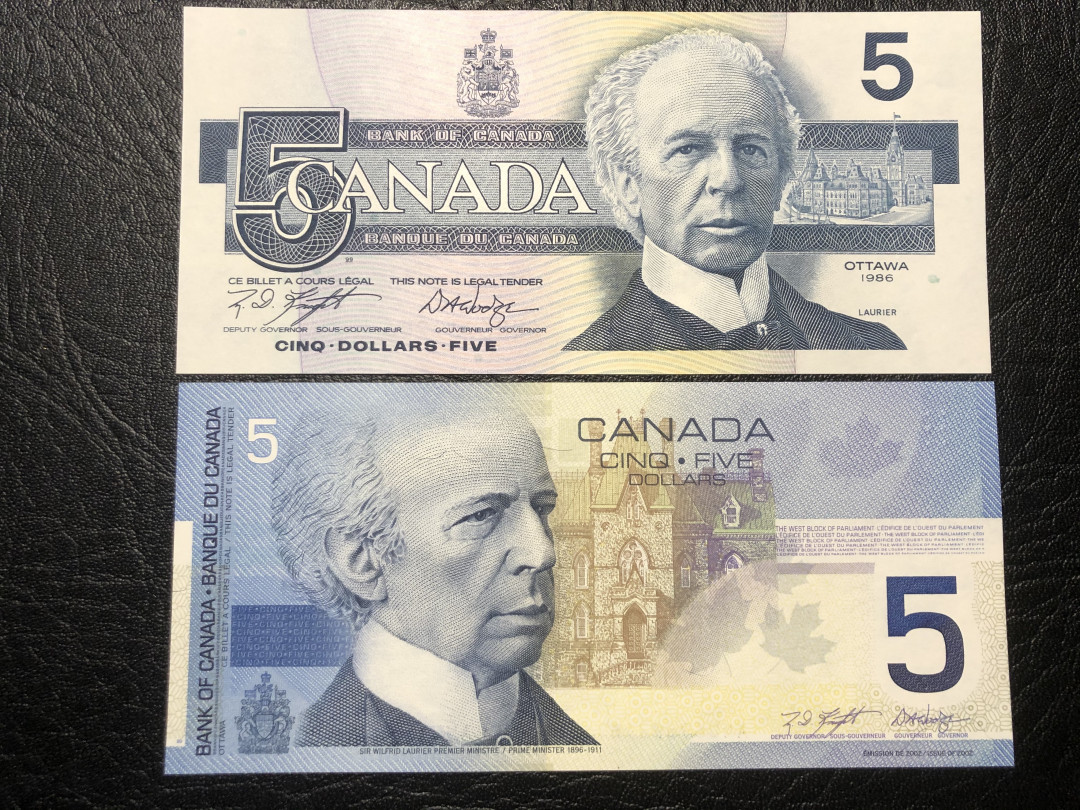 《外钞收藏家》第七十七期拍卖 加拿大旅版  初版5元和鸟版两张 全同号 全新绝品