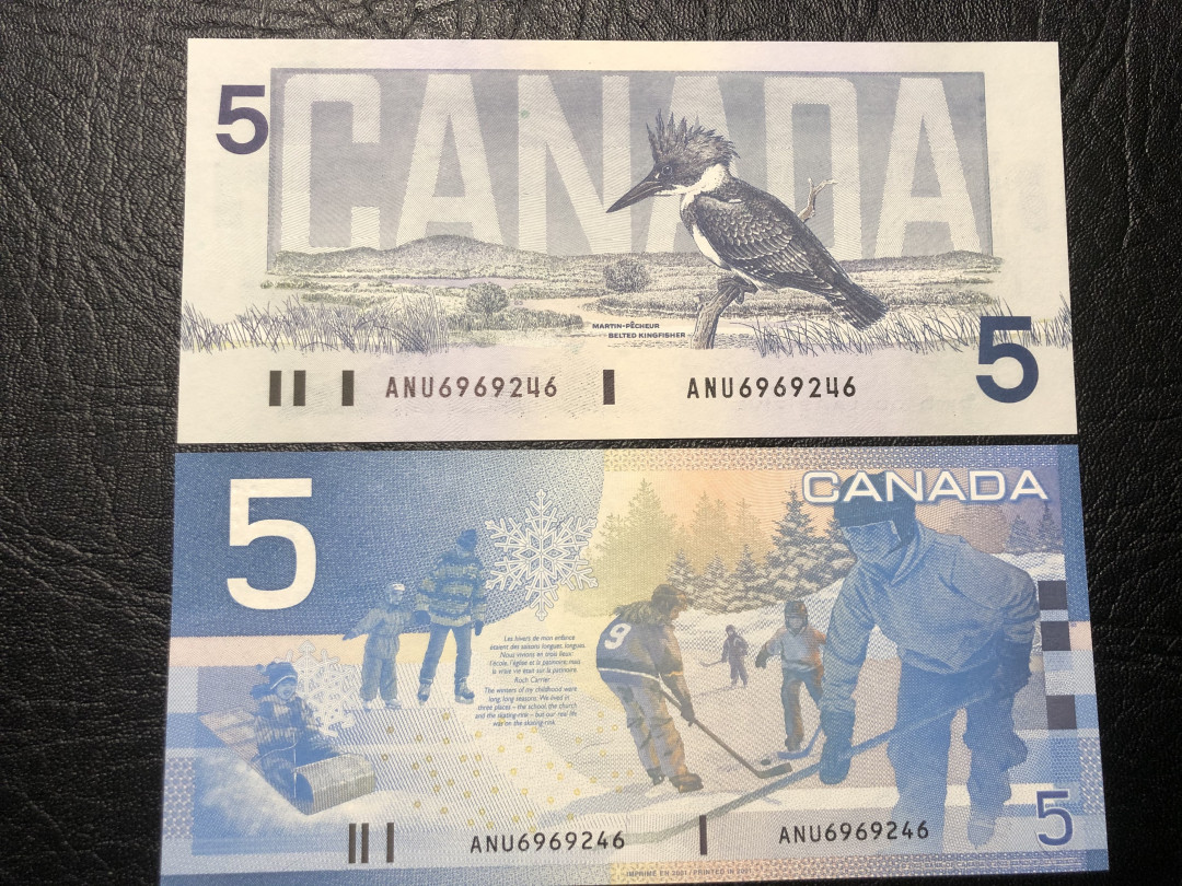 《外钞收藏家》第七十七期拍卖 加拿大旅版  初版5元和鸟版两张 全同号 全新绝品