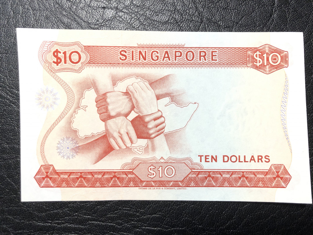 《外钞收藏家》第七十七期拍卖 新加坡花版10 全新品相 轻微潮斑 新加坡纸币正常情况