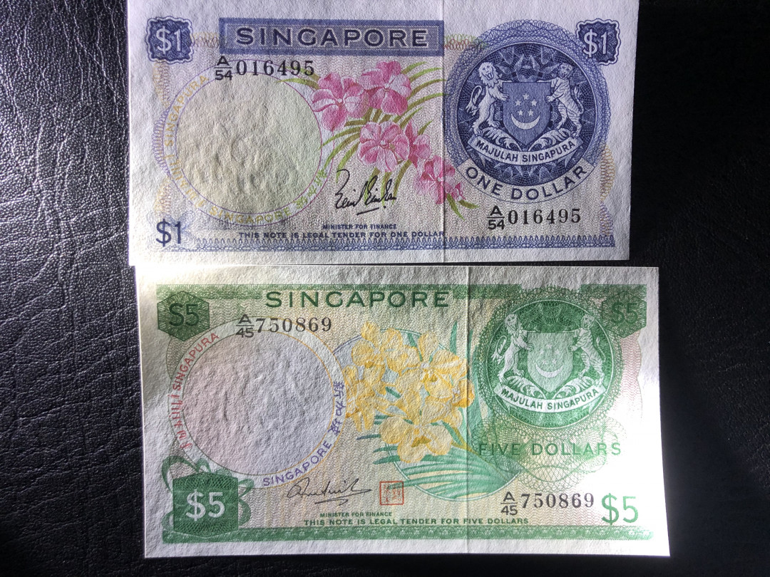 《外钞收藏家》第七十七期拍卖 新加坡花版5、1 近全新品相 5元潮斑