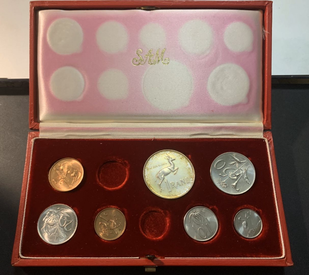 紫瑗钱币—微拍第41期  南非 1965年 总统 7枚套 精制 套币 原盒 