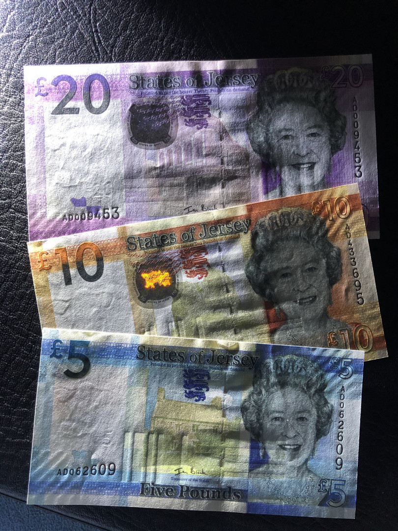 《外钞收藏家》第七十七期拍卖 泽西20、10、5镑 全新绝品