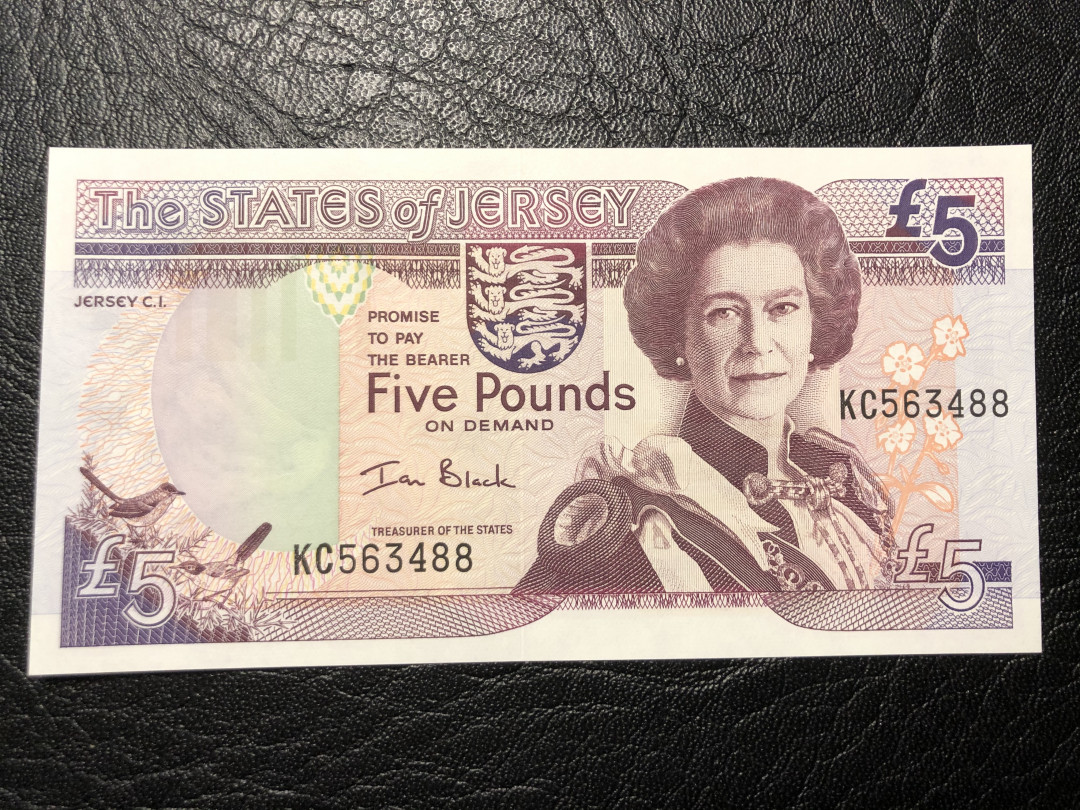 《外钞收藏家》第七十七期拍卖 泽西5镑 女王  背面设计精美  全新绝品