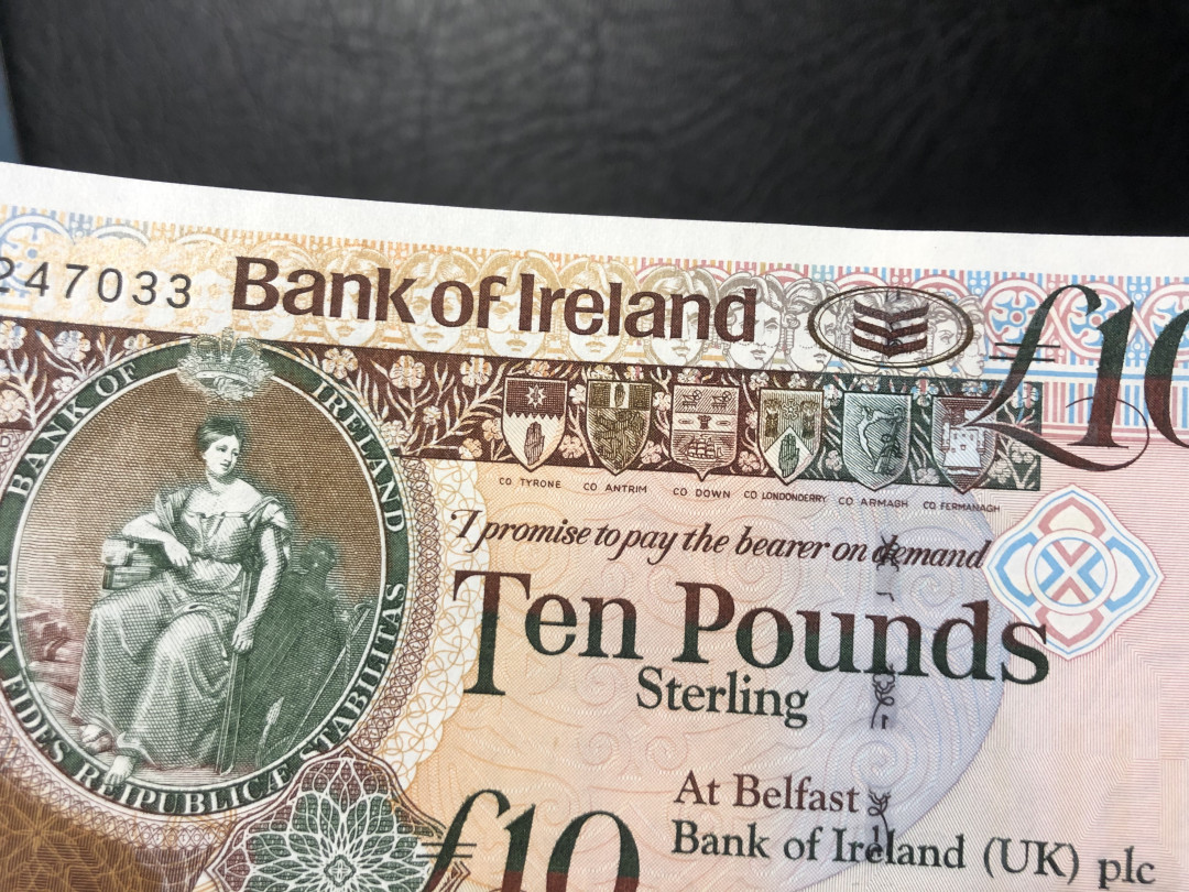 《外钞收藏家》第七十七期拍卖 北爱尔兰2013年20、10镑 两张双尾 全新绝品