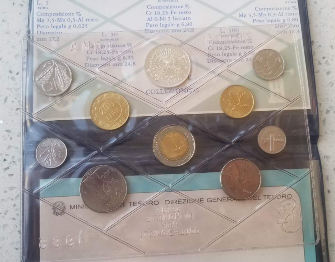【币观天下】第102期钱币拍卖 意大利1985年mint set套币  普制版，全套10枚，含500里拉双金属币和亚历桑德罗曼扎尼纪念银币